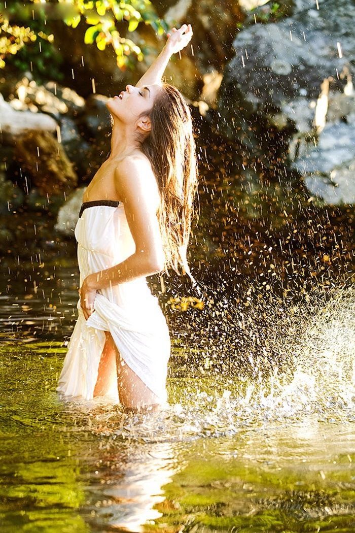 Marie Avgeropoulos in Pindu