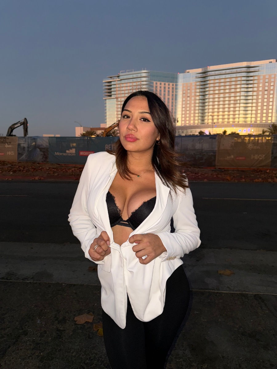 Take a pause and enjoy Ali Cruz — streaming from Pindu