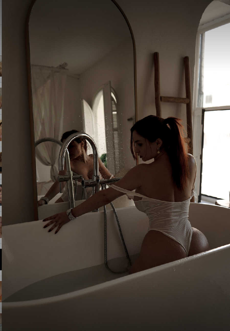 A playful frame from Miranda Faith nude — online in Pindu