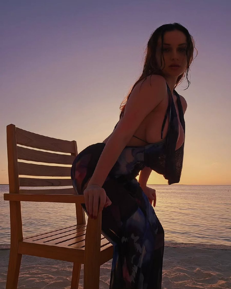 Sexy girl Miranda Faith nude in Pindu