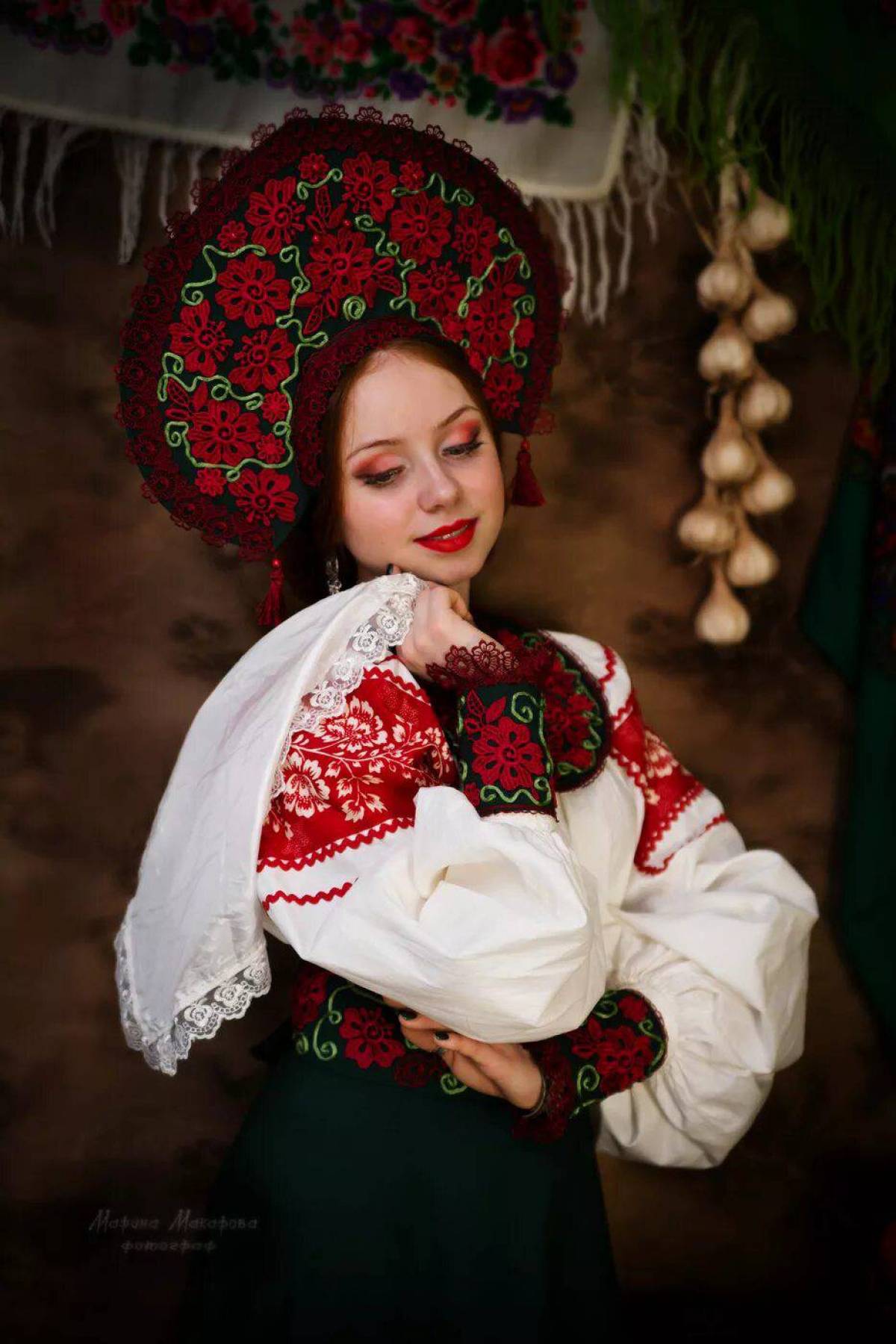Women in Slavic costumes underwear in Pindu