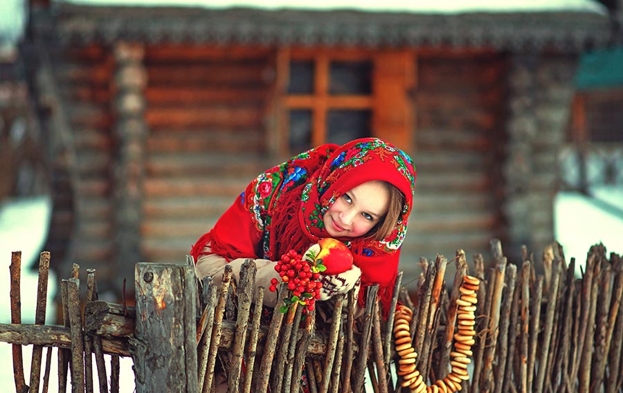 Sexy girl Women in Slavic costumes in Pindu