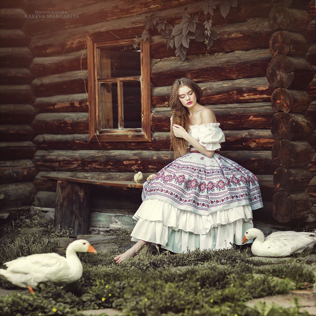 Women in Slavic costumes in Pindu