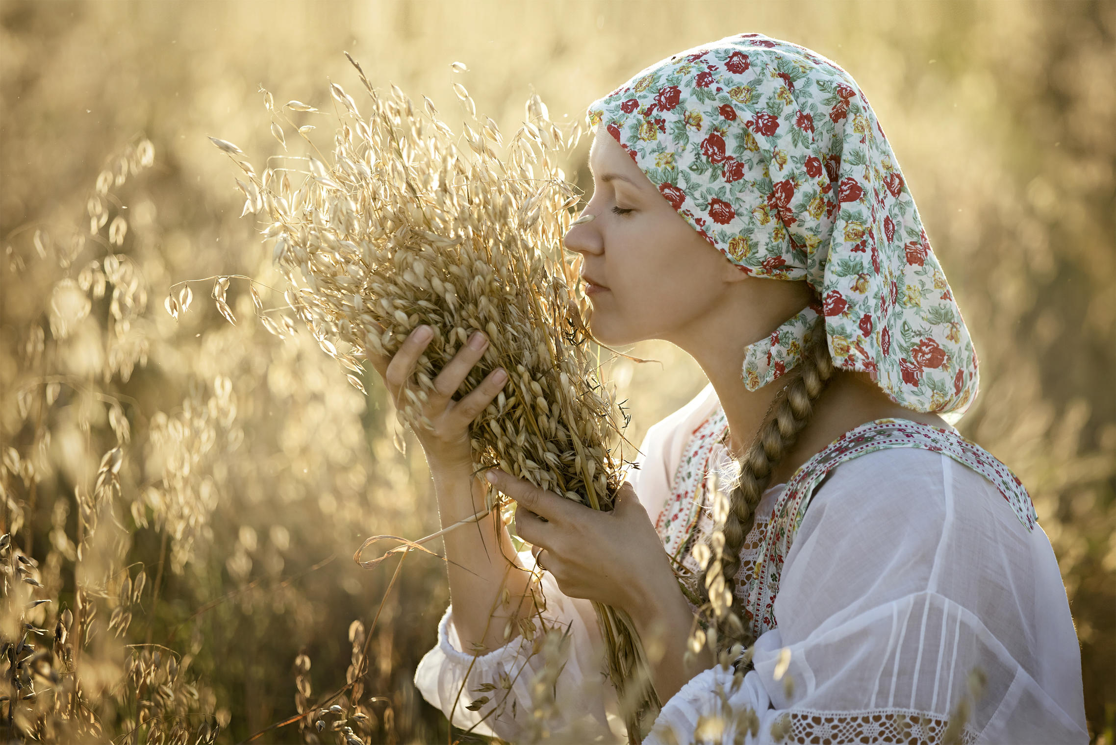 Photo Women in Slavic costumes in Pindu