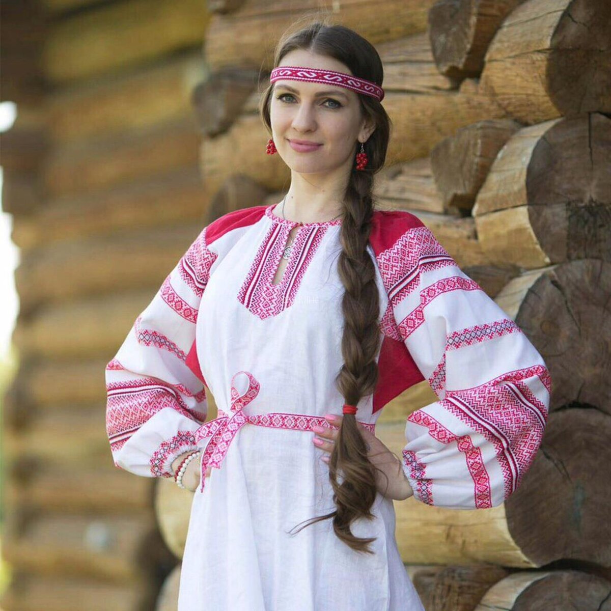 Girls in Slavic costumes in Pindu