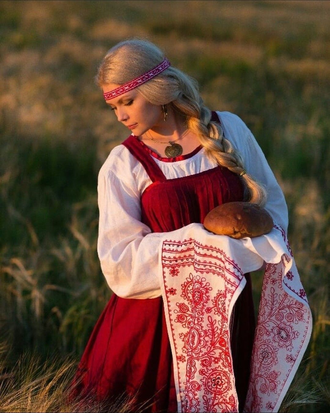 Girls in Slavic costumes in Pindu