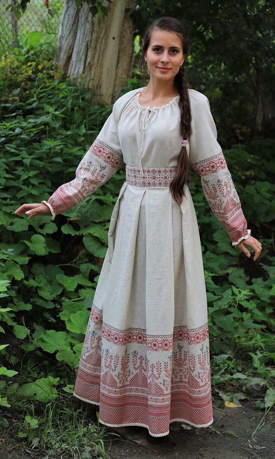 Girls in Slavic costumes in Pindu