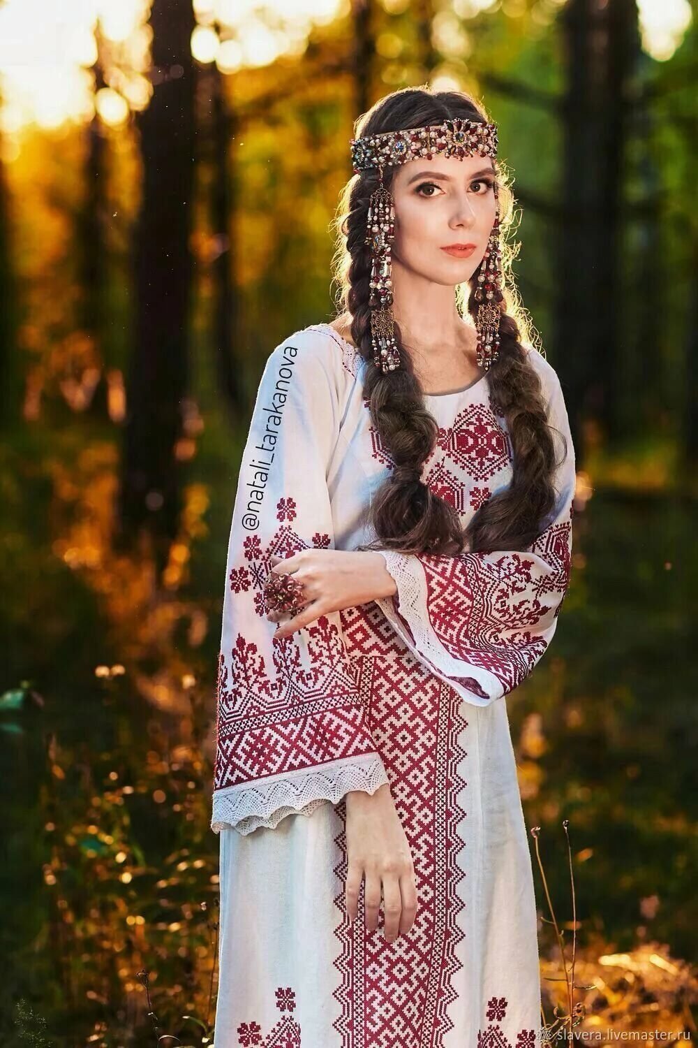 Girls in Slavic costumes in Pindu