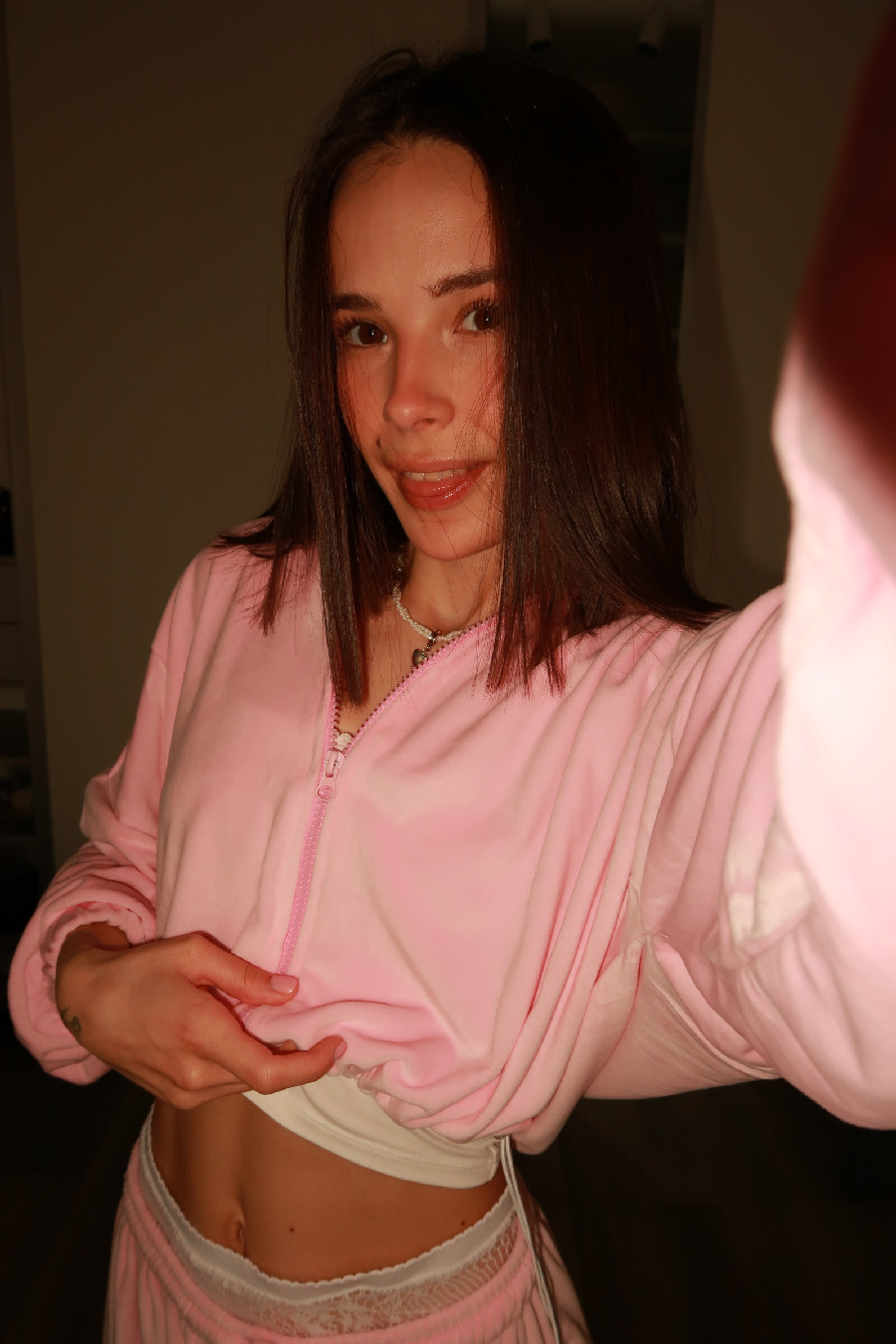 Tina brings the glow — live moments in Pindu