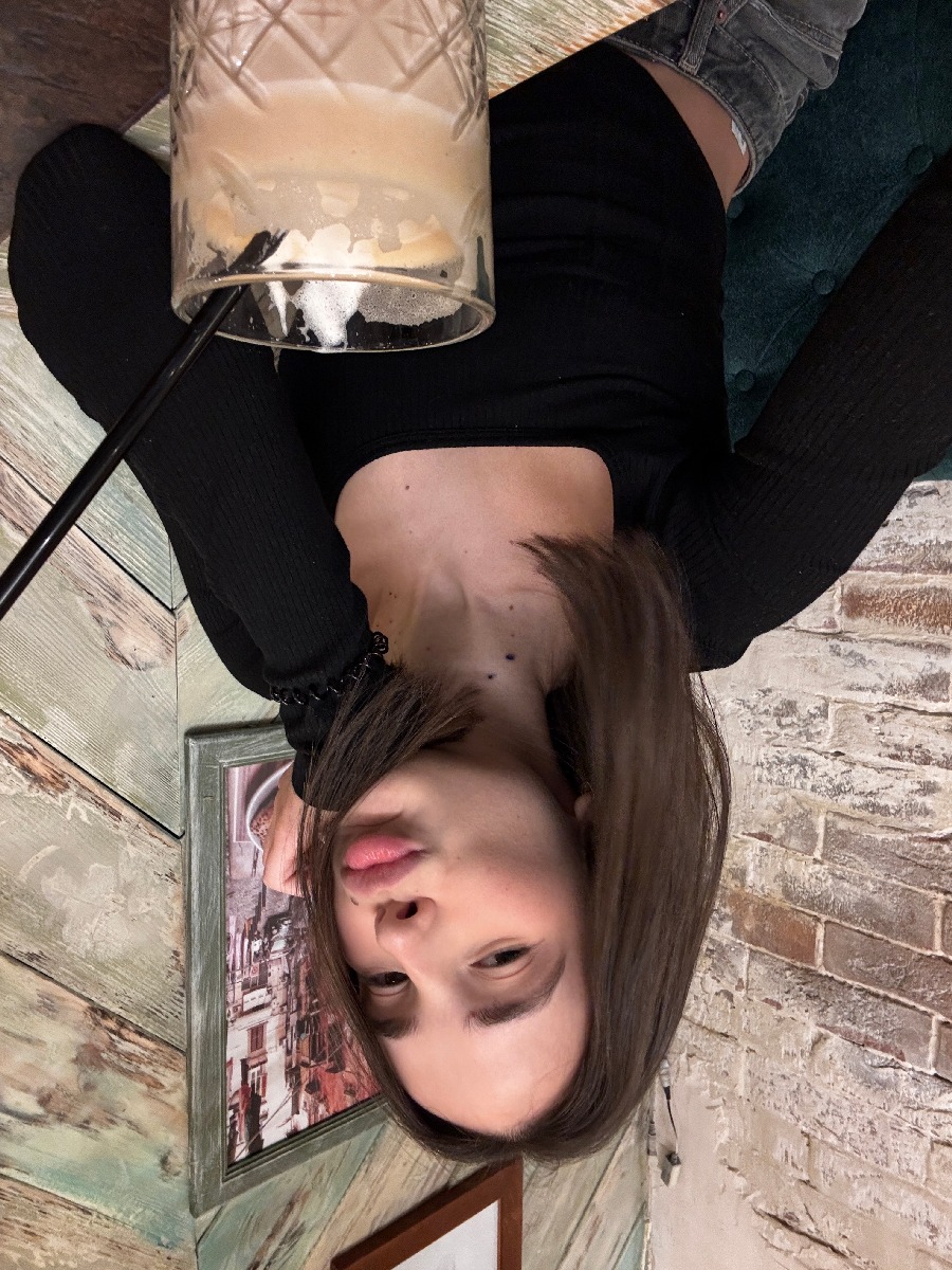 Fresh photos, fresh mood — Tina online in Pindu